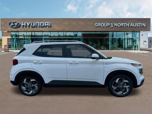 New 2025 Hyundai Venue SEL image 8
