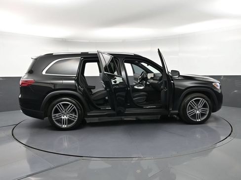 Used 2025 Mercedes-Benz GLS 450 4MATIC image 40
