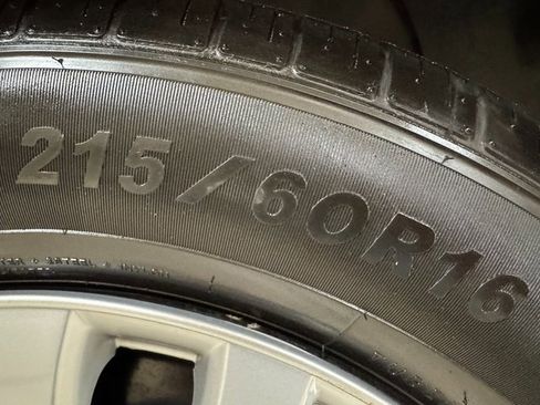 Used 2010 Mitsubishi Galant ES image 18