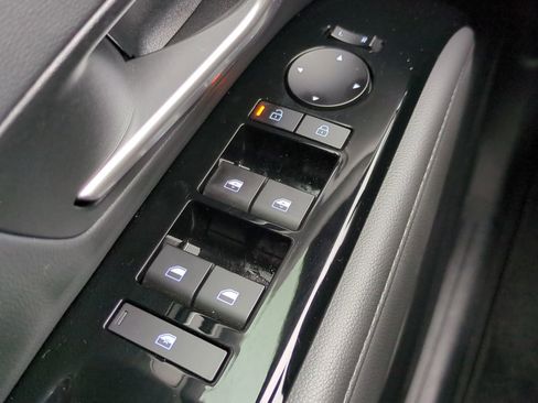 Certified 2025 Hyundai Tucson Limited FWD image 25