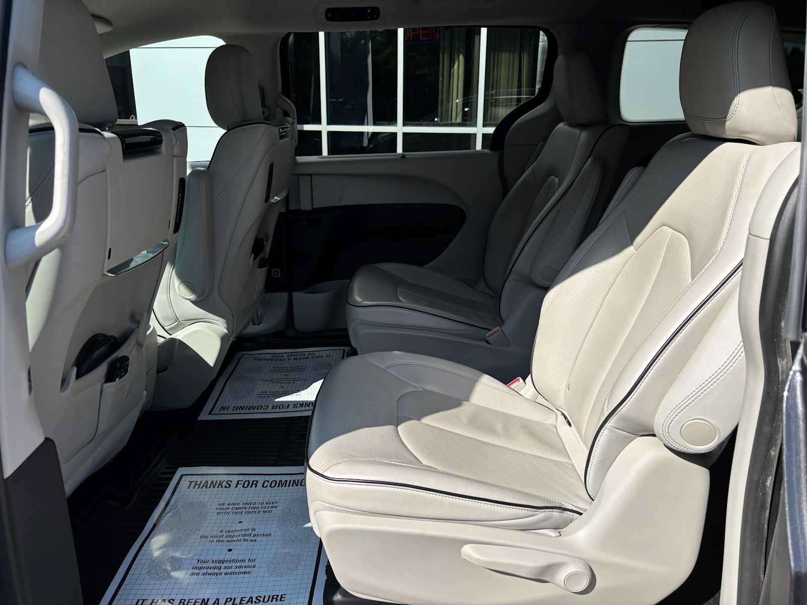 Used 2020 Chrysler Pacifica Limited w/ Advanced Safetytec Group FWD image 13