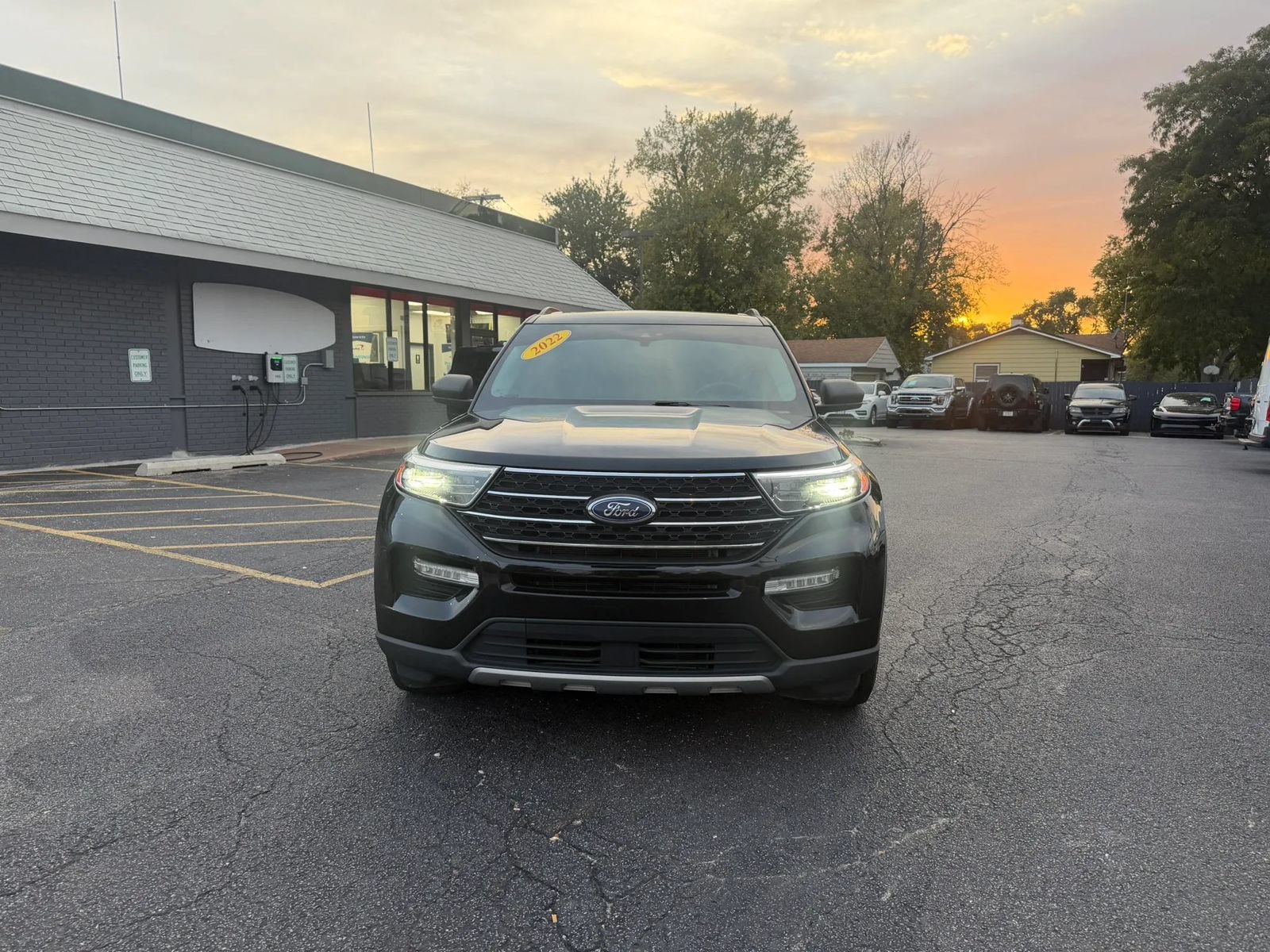 Used 2022 Ford Explorer XLT w/ Equipment Group 202A AWD/4WD image 1