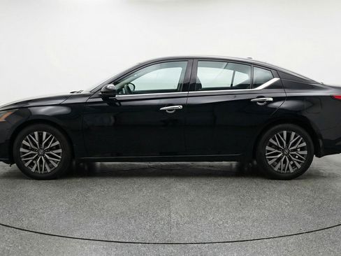 Used 2025 Nissan Altima 2.5 SV FWD image 5