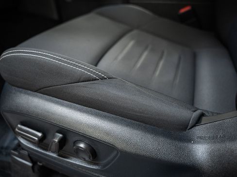 Used 2024 Toyota Tacoma TRD Off-Road image 45