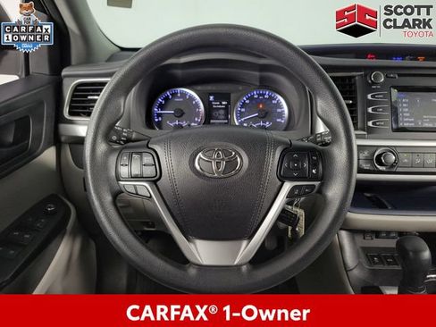 Used 2017 Toyota Highlander LE FWD image 21