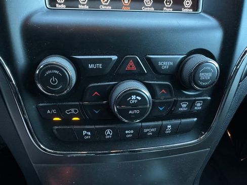 Used 2019 Jeep Grand Cherokee Laredo image 27