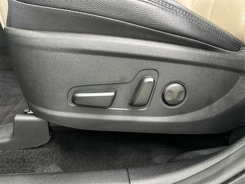 Used 2019 Hyundai Santa Fe Limited image 10