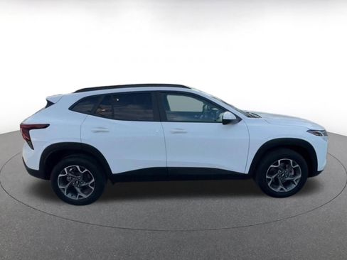 Used 2025 Chevrolet Trax LT image 16