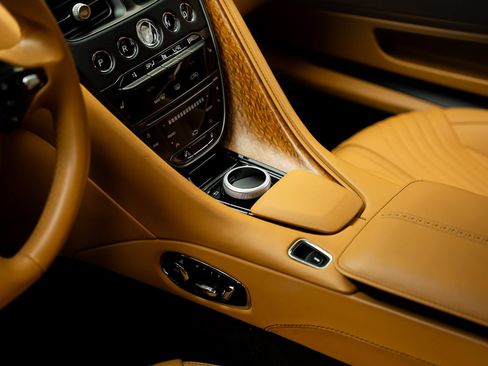 Used 2018 Aston Martin DB11 V12 RWD image 51
