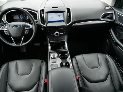 Used 2019 Ford Edge Titanium FWD image 10