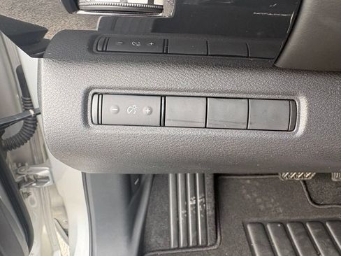 Used 2022 Nissan Pathfinder S AWD/4WD image 16