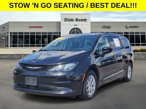 Used 2023 Chrysler Voyager LX FWD image 2