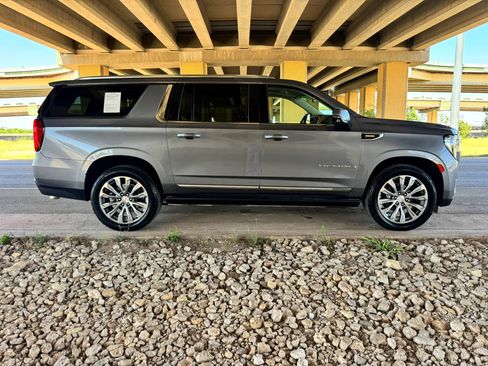 Used 2021 GMC Yukon XL Denali w/ LPO, Illumination Package AWD/4WD image 2