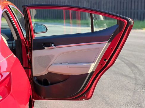 Used 2018 Hyundai Elantra SEL FWD image 32