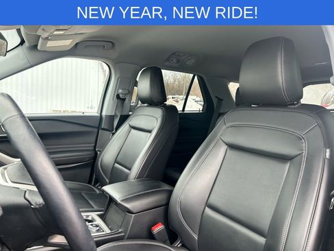 Used 2022 Ford Explorer XLT w/ Equipment Group 202A image 11