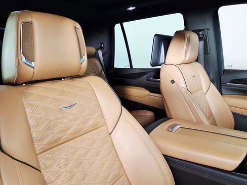 Used 2021 Cadillac Escalade Sport w/ Driver Assist Tech Package image 11