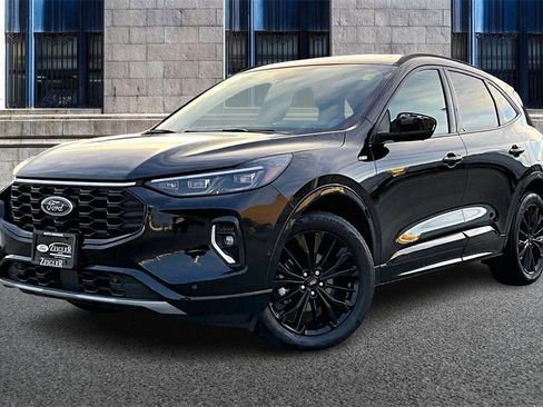 Used 2023 Ford Escape ST-Line Elite w/ Premium Technology Package image 2