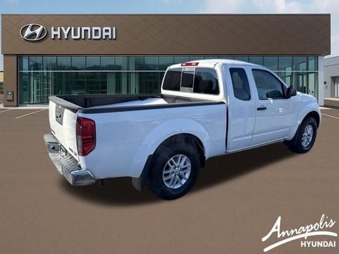 Used 2021 Nissan Frontier SV w/ SV Utility Package image 5