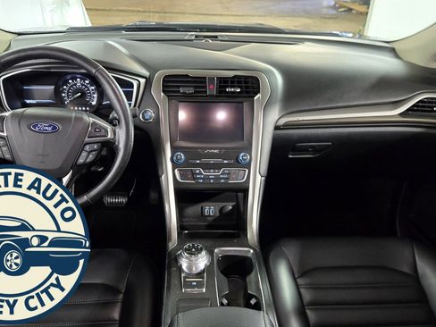 Used 2019 Ford Fusion SEL image 25