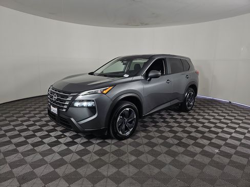 Used 2025 Nissan Rogue SV FWD image 8