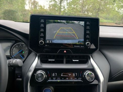 Certified 2022 Toyota Venza XLE AWD/4WD image 14