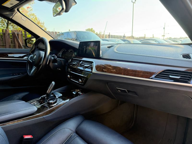 Used 2018 BMW M550i xDrive AWD/4WD image 32