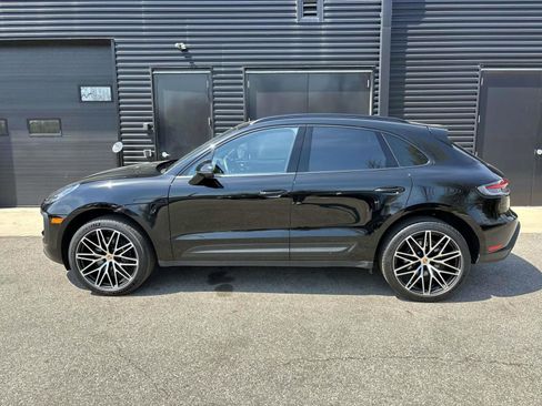 Certified 2026 Porsche Macan AWD/4WD image 2