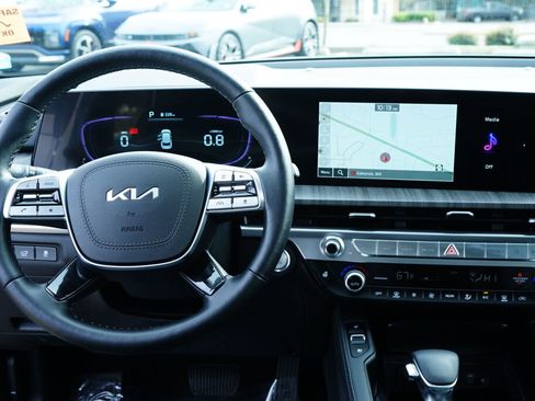 Used 2023 Kia Telluride EX image 19