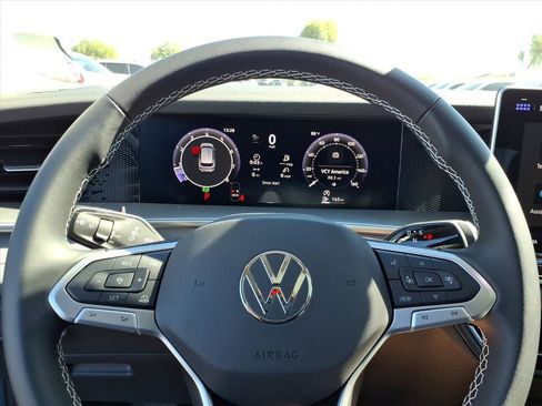 New 2026 Volkswagen Tiguan SE image 16