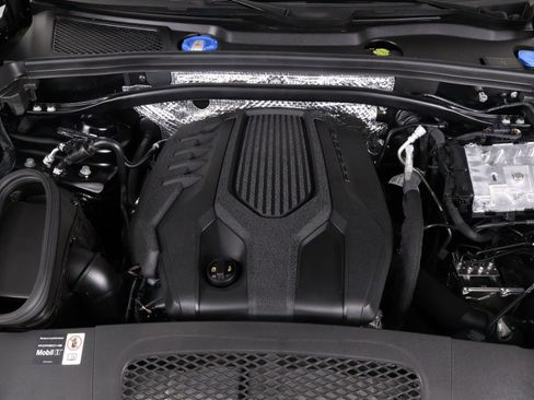 Certified 2026 Porsche Macan AWD/4WD image 26