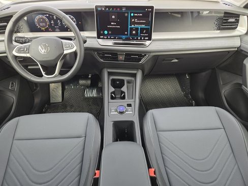 New 2026 Volkswagen Tiguan SE FWD image 21
