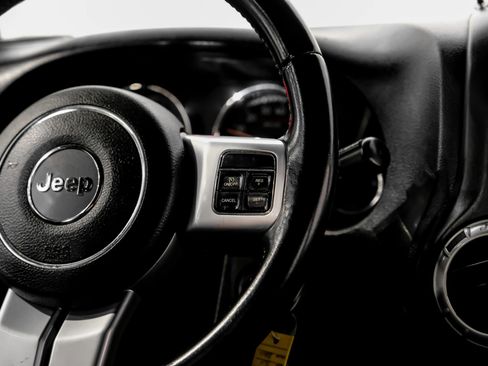 Used 2016 Jeep Wrangler Unlimited Rubicon AWD/4WD image 25