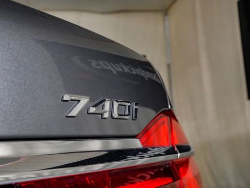 Used 2017 BMW 740i xDrive image 45
