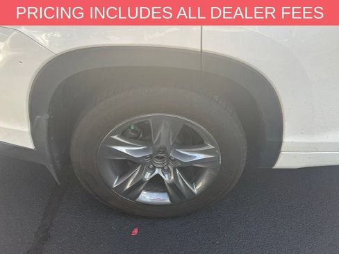 Used 2017 Toyota Highlander Limited Platinum AWD/4WD image 3