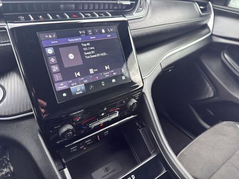 Used 2024 Jeep Grand Cherokee Altitude image 20