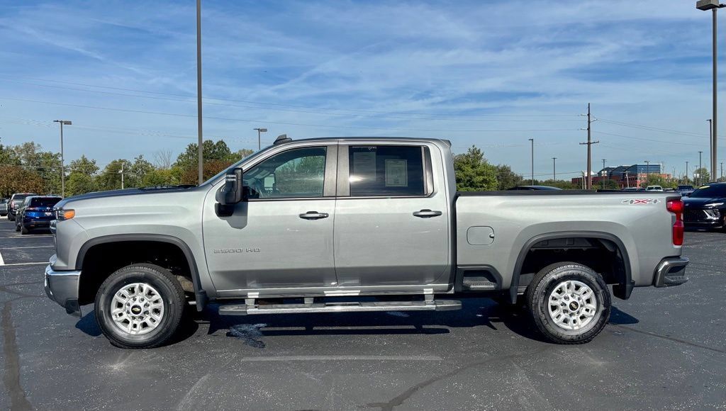 Used 2025 Chevrolet Silverado 2500 LT w/ Convenience Package AWD/4WD image 4