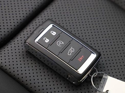 New 2025 Jeep Grand Cherokee L Limited w/ Luxury Tech Group II AWD/4WD image 35