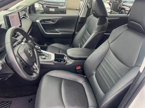 Used 2023 Toyota RAV4 Limited image 17
