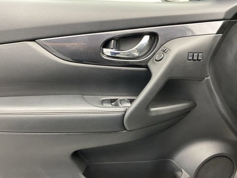 Used 2018 Nissan Rogue SV w/ Premium Package image 9