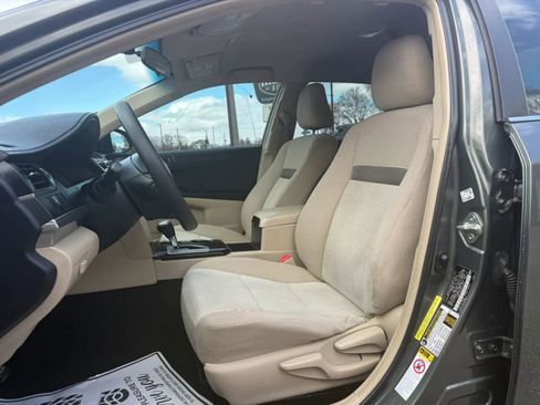 Used 2013 Toyota Camry L image 9