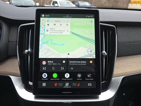 Certified 2025 Volvo XC90 B5 Plus AWD/4WD image 35