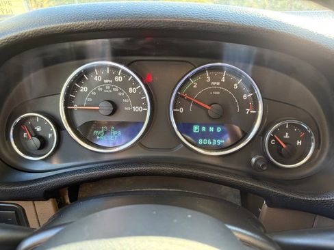 Used 2016 Jeep Wrangler Unlimited Rubicon w/ Connectivity Group image 16