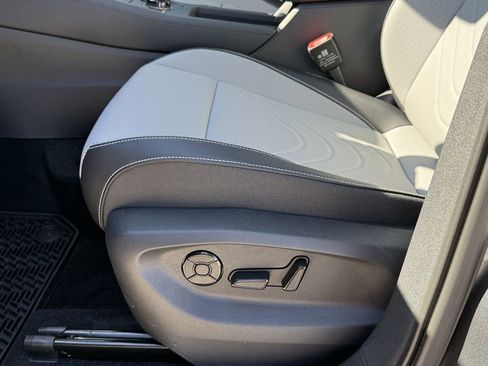 New 2026 Volkswagen Tiguan SE image 13