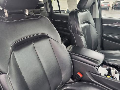 Used 2023 Jeep Grand Cherokee Limited image 31