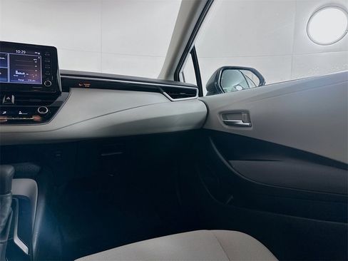 Used 2021 Toyota Corolla LE image 21