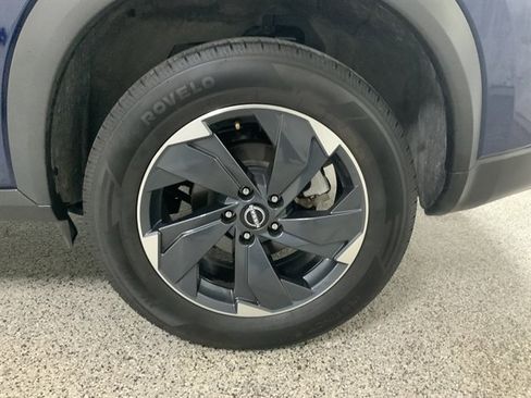 Used 2024 Nissan Rogue SV image 10