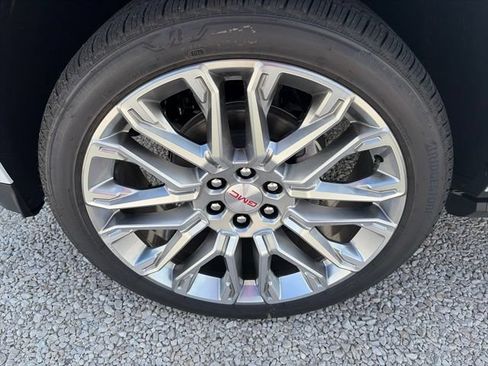 New 2026 GMC Yukon Denali w/ Denali Reserve Package AWD/4WD image 10