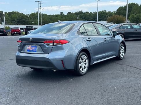 Used 2026 Toyota Corolla LE FWD image 3