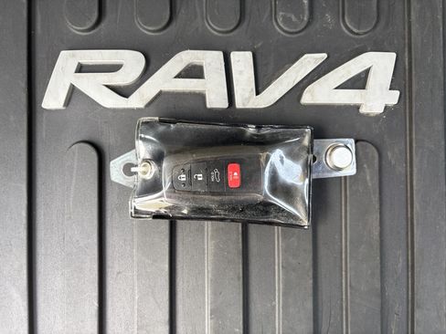 Used 2022 Toyota RAV4 Limited AWD/4WD image 37