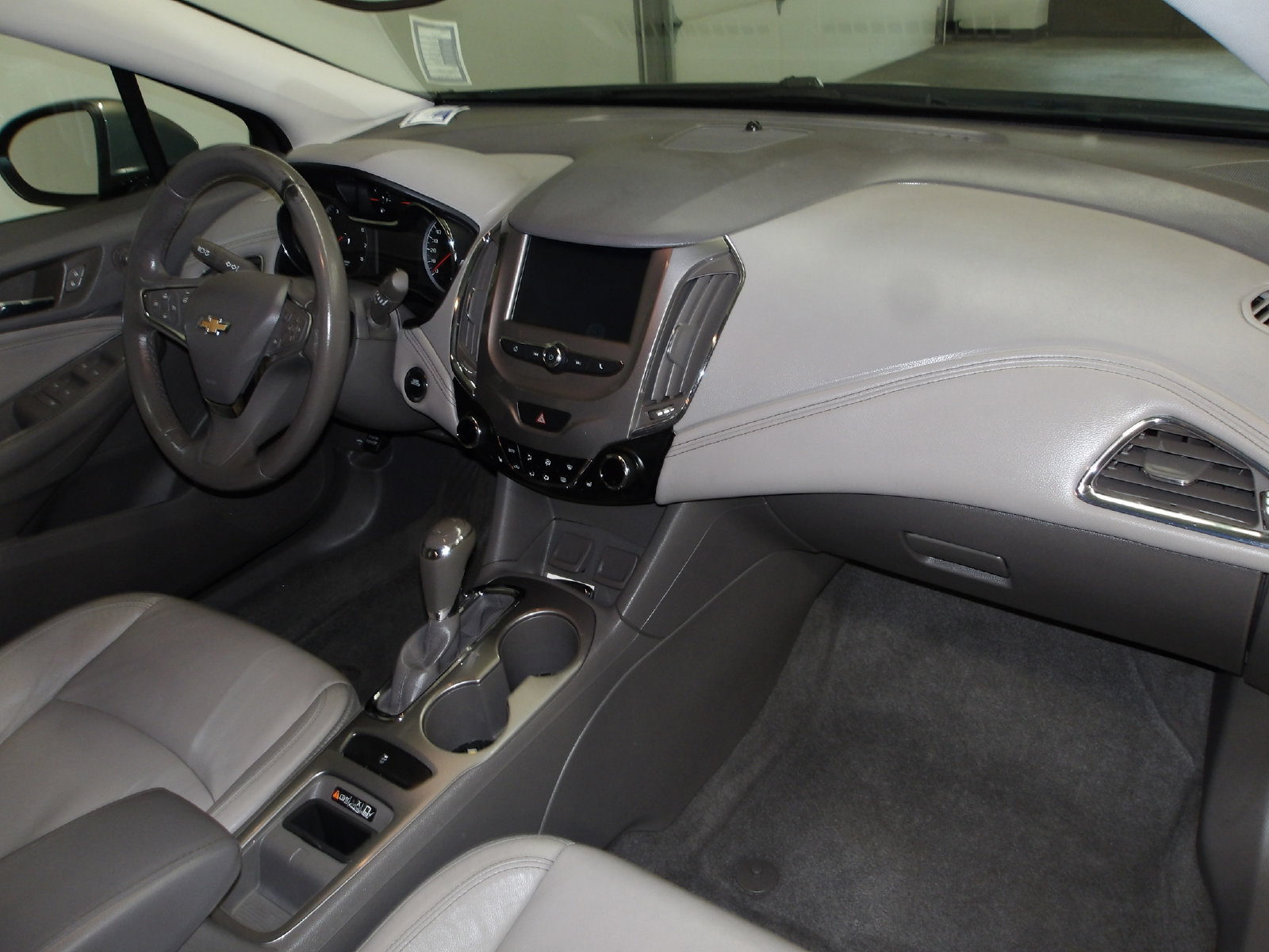 Used 2017 Chevrolet Cruze Premier w/ Premier Convenience Package FWD image 16